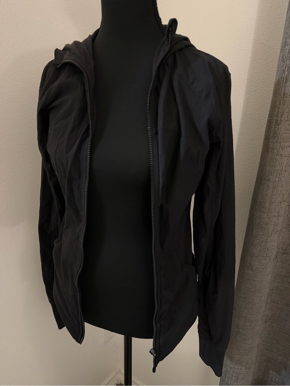 Women’s lululemon jacket Size 8